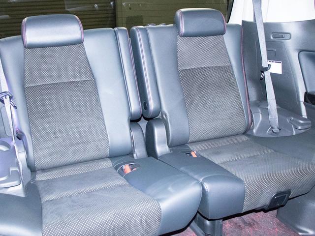 ３列目シートも広々とした空間を御用意！！シートアレンジにて快適スペースを作る事も可能となります！！アレンジパターンも豊富でまさにドライバー思考のお車です！！
