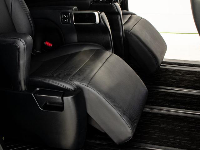 ヴェルファイア ２．５Ｚ　Ｇエディション　（禁煙車）（点検記録簿１０枚）（冷暖房黒革）（純正１０型ナビ）後席モニター／トヨタセーフティセンス／踏み間違い防止装置／デジタルインナーミラー／エグゼクティブシート／ＡＣ１００Ｖ電源／両側自動ドア／（37枚目）