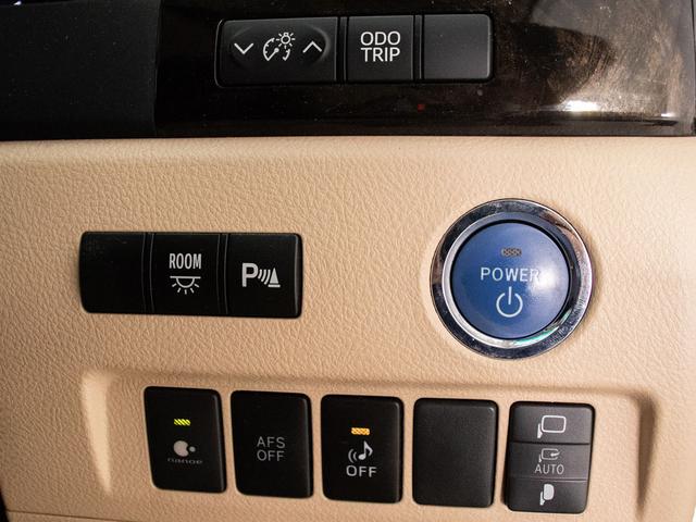 アルファードハイブリッド Ｇ　（禁煙車）（４ＷＤ）（エンジン対策済）（プレミアムサウンド）後席モニター／前車追従レーダークルーズ／衝突被害軽減装置／車線逸脱防止装置／両側自動ドア／ＡＣ１００Ｖ電源／パワーシート／シートメモリー／（32枚目）