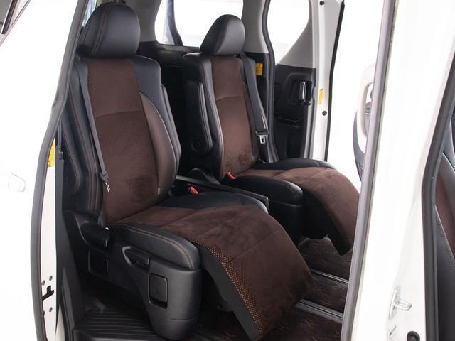 アルファード ２４０Ｓ　タイプゴールドＩＩ　（禁煙車）（アルパインＢＩＧ－Ｘ１０型ナビ）（後席モニター）（専用黒ハーフレザーシート）両側自動ドア／パワーバックドア／ＡＣ１００Ｖ電源／クルーズコントロール／クリアランスソナー／コンビハンドル／（25枚目）