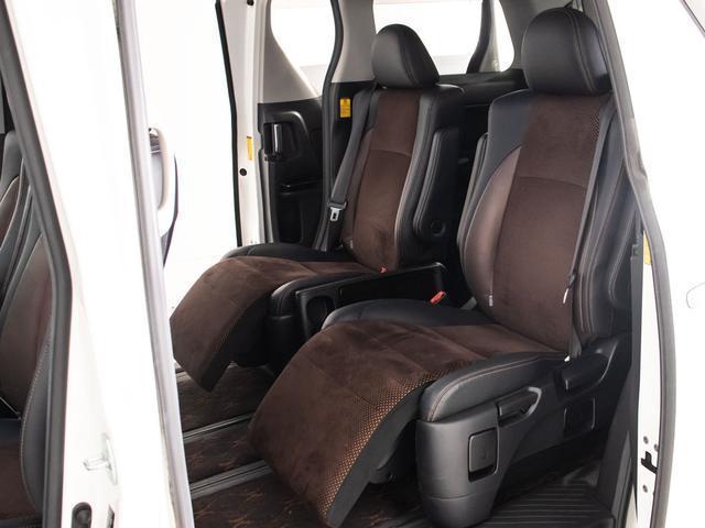 アルファード ２４０Ｓ　タイプゴールドＩＩ　（禁煙車）（アルパインＢＩＧ－Ｘ１０型ナビ）（後席モニター）（専用黒ハーフレザーシート）両側自動ドア／パワーバックドア／ＡＣ１００Ｖ電源／クルーズコントロール／クリアランスソナー／コンビハンドル／（26枚目）