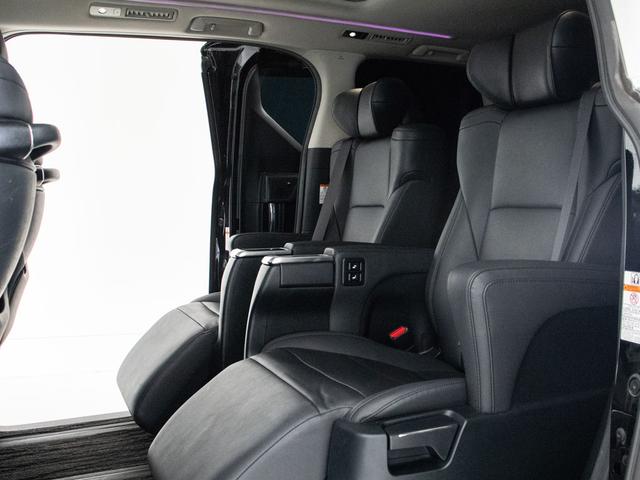 アルファード ２．５Ｓ　Ｃパッケージ　（禁煙車）（ＪＢＬサウンド）（ツインサンルーフ）（トヨタセーフティセンス）全周囲ｋカメラ／黒合皮エグゼクティブシート／両側電動スライドドア／パワーバックドア／クリアランスソナー３眼ＬＥＤヘッドライト（29枚目）