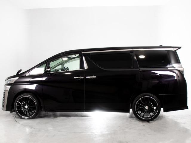 ヴェルファイア ２．５Ｚ　Ｇエディション　（禁煙車）（社外２０インチアルミ）（冷暖房黒革）（純正１０型ナビ）後席モニター／トヨタセーフティセンス／踏み間違い防止装置／３眼ＬＥＤヘッドライト／両側自動ドア／パワーバックドア／エグゼクティブシート（16枚目）