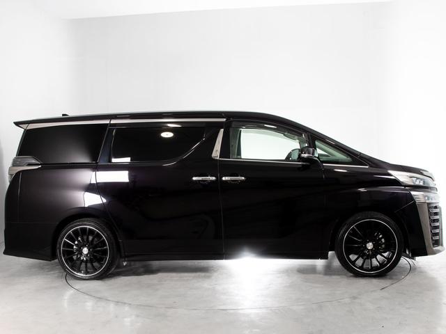 ヴェルファイア ２．５Ｚ　Ｇエディション　（禁煙車）（社外２０インチアルミ）（冷暖房黒革）（純正１０型ナビ）後席モニター／トヨタセーフティセンス／踏み間違い防止装置／３眼ＬＥＤヘッドライト／両側自動ドア／パワーバックドア／エグゼクティブシート（20枚目）