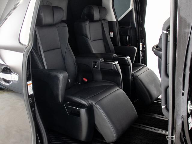 ヴェルファイア ２．５Ｚ　Ｇエディション　（禁煙車）（社外２０インチアルミ）（冷暖房黒革）（純正１０型ナビ）後席モニター／トヨタセーフティセンス／踏み間違い防止装置／３眼ＬＥＤヘッドライト／両側自動ドア／パワーバックドア／エグゼクティブシート（25枚目）