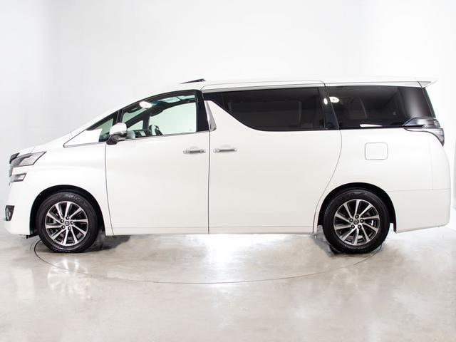 ヴェルファイア ３．５エグゼクティブラウンジ　（禁煙車）（サンルーフ）（黒本革）（ＪＢＬサウンド）全方位カメラ／後席モニター／前車追従レーダークルーズ／衝突被害軽減ブレーキ／踏み間違い防止装置／両側自動ドア／パワーバックドア／ＡＣ１００Ｖ電源／（19枚目）