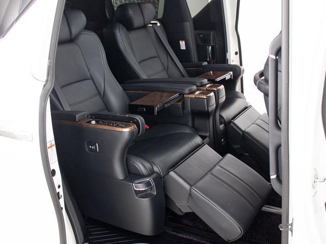 ヴェルファイア ３．５エグゼクティブラウンジ　（禁煙車）（サンルーフ）（黒本革）（ＪＢＬサウンド）全方位カメラ／後席モニター／前車追従レーダークルーズ／衝突被害軽減ブレーキ／踏み間違い防止装置／両側自動ドア／パワーバックドア／ＡＣ１００Ｖ電源／（28枚目）