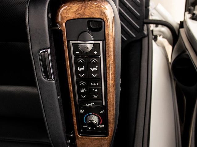 ヴェルファイア ３．５エグゼクティブラウンジ　（禁煙車）（サンルーフ）（黒本革）（ＪＢＬサウンド）全方位カメラ／後席モニター／前車追従レーダークルーズ／衝突被害軽減ブレーキ／踏み間違い防止装置／両側自動ドア／パワーバックドア／ＡＣ１００Ｖ電源／（39枚目）