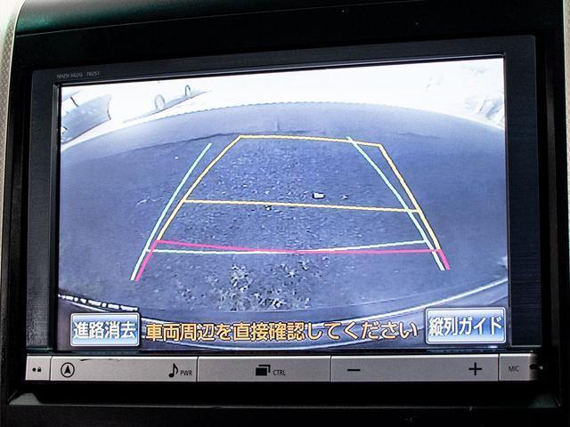 ギアをバックに入れると自動的に切り替わる優れものです。鮮明なカメラ画像にて車庫入れをサポートしてくれます。