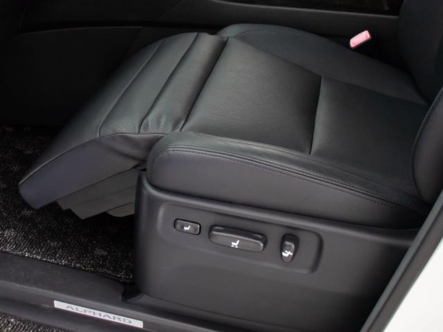 アルファードハイブリッド ＳＲ　Ｃパッケージ　（禁煙車）（４ＷＤ）（サンルーフ）（プレミアムサウンド）黒本革／両側自動ドア／パワーバックドア／バックカメラ／ＡＣ１００Ｖ電源／クルーズコントロール／クリアランスソナー／エグゼクティブシート／（36枚目）