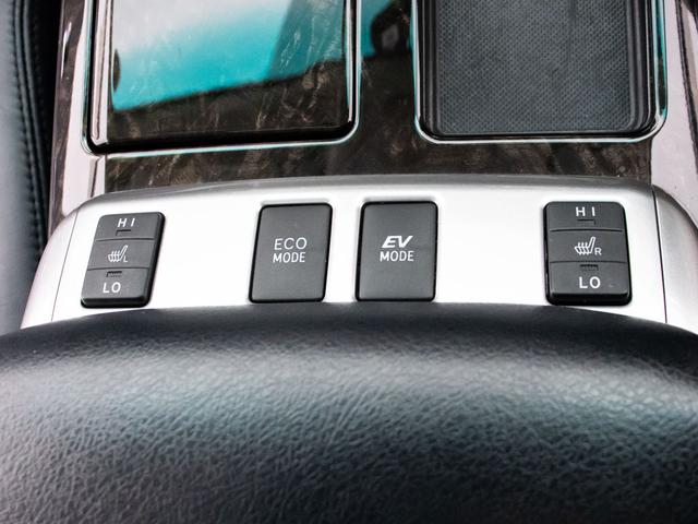 アルファードハイブリッド ＳＲ　Ｃパッケージ　（禁煙車）（４ＷＤ）（サンルーフ）（プレミアムサウンド）黒本革／両側自動ドア／パワーバックドア／バックカメラ／ＡＣ１００Ｖ電源／クルーズコントロール／クリアランスソナー／エグゼクティブシート／（40枚目）