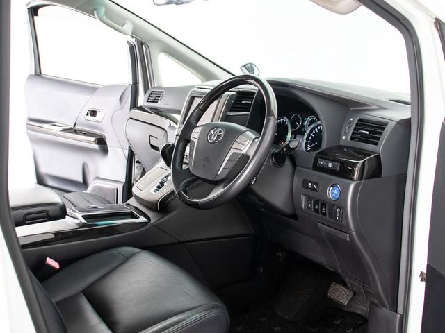アルファードハイブリッド ＳＲ　Ｃパッケージ　（禁煙車）（４ＷＤ）（サンルーフ）（プレミアムサウンド）黒本革／両側自動ドア／パワーバックドア／バックカメラ／ＡＣ１００Ｖ電源／クルーズコントロール／クリアランスソナー／エグゼクティブシート／（42枚目）
