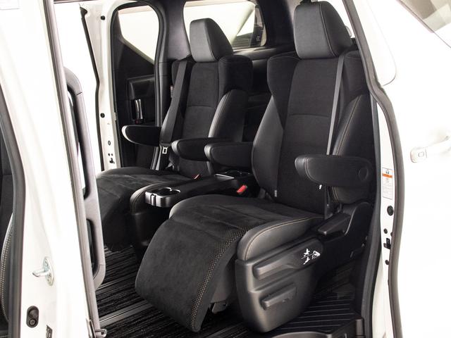 アルファード 2.5S タイプゴールドII (禁煙車)(サンルーフ)(ナビ機能付ディスプレイオーディオ)(後席モニター)トヨタセーフティセンス/踏み間違い防止装置/3眼LEDヘッドライト/専用黒ハーフレザーシート/両側自動ドア/パワーバックドア(26枚目)