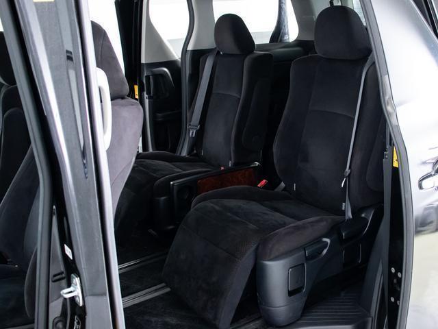 アルファード 240S プライムセレクションII (点検記録簿8枚)(後席モニター)(両側自動ドア)パワーバックドア/専用アルカンターラシート/バックカメラ/ビルトインETC/コンビハンドル/クリアランスソナー/Bluetooth接続/(28枚目)