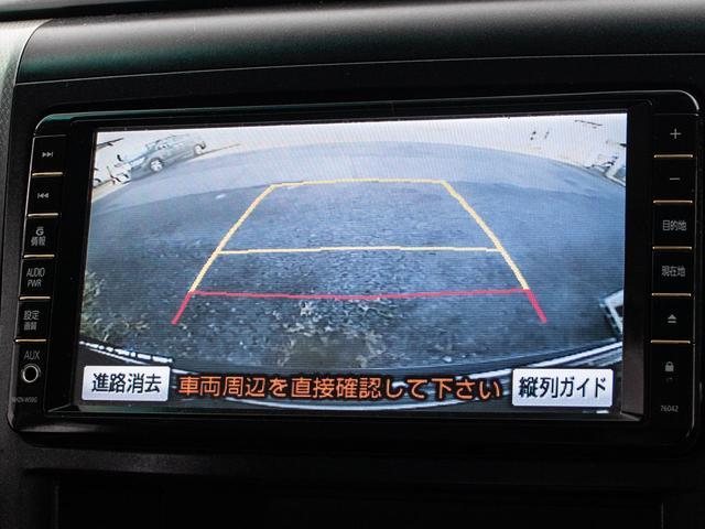 ギアをバックに入れると自動的に切り替わる優れものです。鮮明なカメラ画像にて車庫入れをサポートしてくれます。