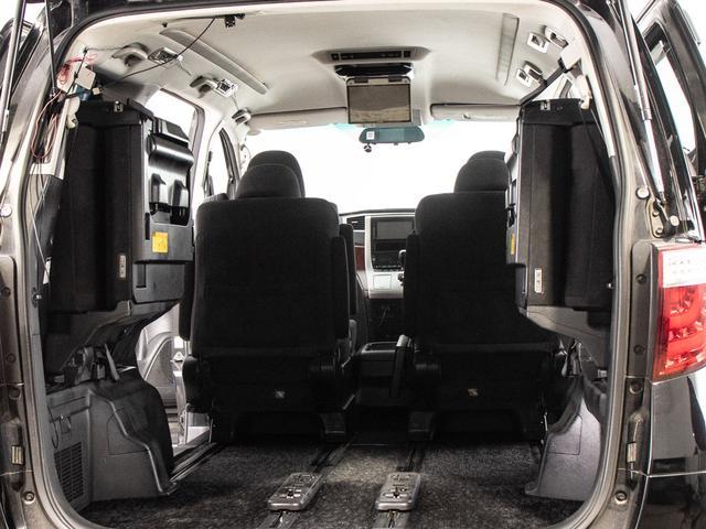 ラゲッジスペースも広々しています！サードシートの背もたれは跳ね上げ式となり、長尺物でも積み込みが楽々です。