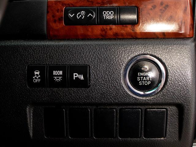 クリアランスソナー装着車輌！狭い道など悪条件の道でも大事なお車から音＆マルチ画面にて障害物の接近を知らせてくれます！ドライバーの任意でＯＮ・ＯＦＦができます！人気の装備です！