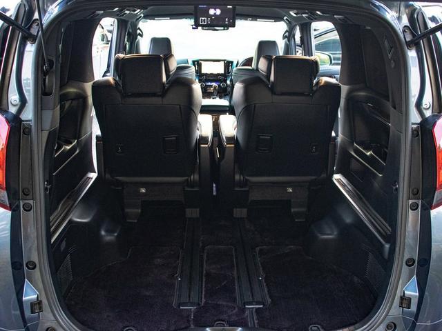 アルファードハイブリッド エグゼクティブラウンジ (禁煙・法人ワンオーナー車)(4人乗り仕様)(点検記録簿18枚)(黒本革)JBLサウンド/全方位カメラ/後席モニター/前車追従レーダークルーズ/衝突被害軽減ブレーキ/踏み間違い防止装置/(30枚目)