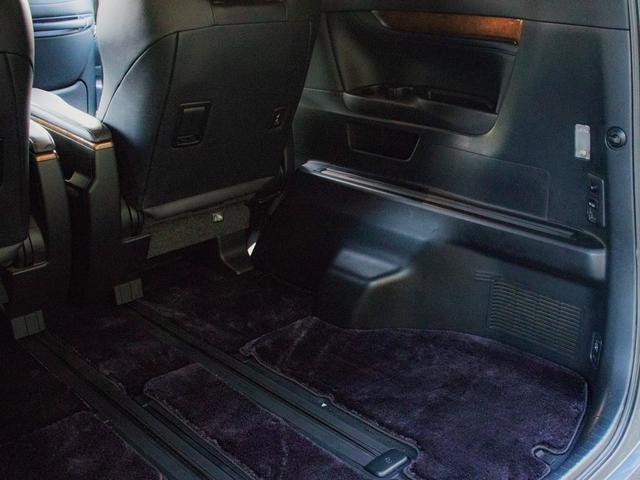 アルファードハイブリッド エグゼクティブラウンジ (禁煙・法人ワンオーナー車)(4人乗り仕様)(点検記録簿18枚)(黒本革)JBLサウンド/全方位カメラ/後席モニター/前車追従レーダークルーズ/衝突被害軽減ブレーキ/踏み間違い防止装置/(31枚目)