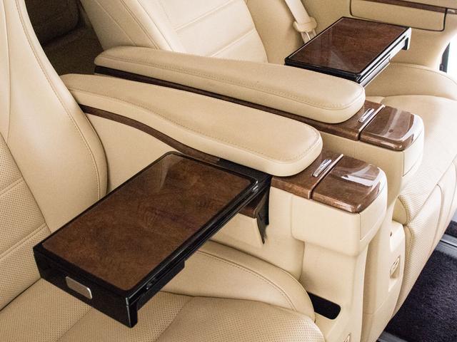 アルファードハイブリッド エグゼクティブラウンジ (禁煙車)(点検記録簿7枚)(本革)(JBLサウンド)全方位カメラ/後席モニター/前車追従レーダークルーズ/衝突被害軽減ブレーキ/踏み間違い防止装置/両側自動ドア/パワーバックドア/1500W給電(26枚目)