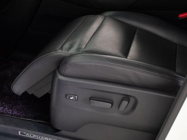 アルファード ３．５エグゼクティブラウンジ　（サンルーフ）（ＪＢＬサウンド）（レーダークルーズコントロール）（黒本革シート）プリクラッシュセーフティ／全周囲カメラ／ＡＣ１００Ｖ電源／オートハイビーム／両側電動スライドドア／ＥＴＣ２．０（44枚目）