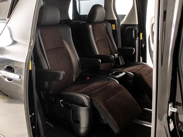 アルファード ２４０Ｓ　タイプゴールド　（禁煙車）（サンルーフ）（ＷＯＲＫ２０インチアルミ）（ダウンサス）純正ＨＤＤナビ／後席モニター／専用黒ハーフレザーシート／両側自動ドア／パワーバックドア／クルーズコントロール／クリアランスソナー／（24枚目）