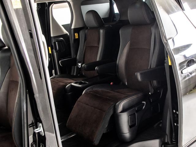 アルファード ２４０Ｓ　タイプゴールド　（禁煙車）（サンルーフ）（ＷＯＲＫ２０インチアルミ）（ダウンサス）純正ＨＤＤナビ／後席モニター／専用黒ハーフレザーシート／両側自動ドア／パワーバックドア／クルーズコントロール／クリアランスソナー／（25枚目）