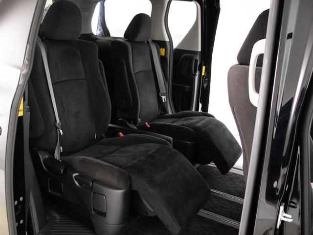 アルファード ２４０Ｓ　プライムセレクションＩＩ　（禁煙車）（サンルーフ）（両側自動ドア）（パワーバックドア）ストラーダナビ／バックカメラ／専用アルカンターラシート／コンビハンドル／クリアランスソナー／フルセグＴＶ／（27枚目）