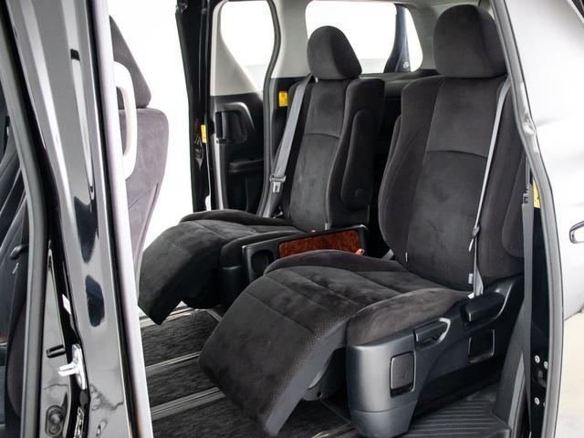 アルファード ２４０Ｓ　プライムセレクションＩＩ　（禁煙車）（サンルーフ）（両側自動ドア）（パワーバックドア）ストラーダナビ／バックカメラ／専用アルカンターラシート／コンビハンドル／クリアランスソナー／フルセグＴＶ／（28枚目）