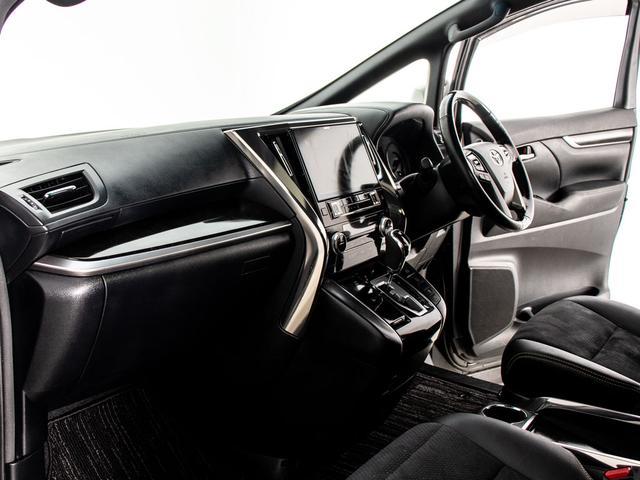 ヴェルファイア ２．５Ｚ　Ａエディション　ゴールデンアイズ　（サンルーフ）（アルパインＢＩＧ－Ｘ１１型ナビ）（後席モニター）（両側自動ドア）パワーバックドア／専用黒ハーフレザーシート／ＡＣ１００Ｖ電源／クルーズコントロール／クリアランスソナー／バックカメラ／（34枚目）