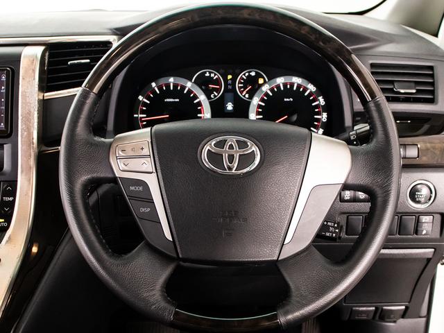 革巻きに加えウッド搭載のウッドコンビハンドル搭載！！グレードにより標準設定となりますが、王道の大人気装備の一つです！！見た目もカッコよくハンドリングのしやすさも御座います！！