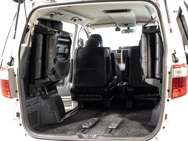 ラゲッジスペースも広々しています！サードシートの背もたれは跳ね上げ式となり、長尺物でも積み込みが楽々です。