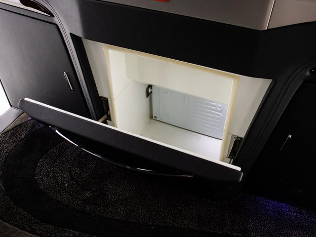 アルファード 3.5ロイヤルラウンジ (禁煙車)(モデリスタフルエアロ&19インチアルミ)(黒本革)(24型後席モニター)JBLサウンド/全方位カメラ/2列目マッサージ機能付シート/保冷庫/前車追従レーダークルーズ/衝突被害軽減ブレーキ/(8枚目)