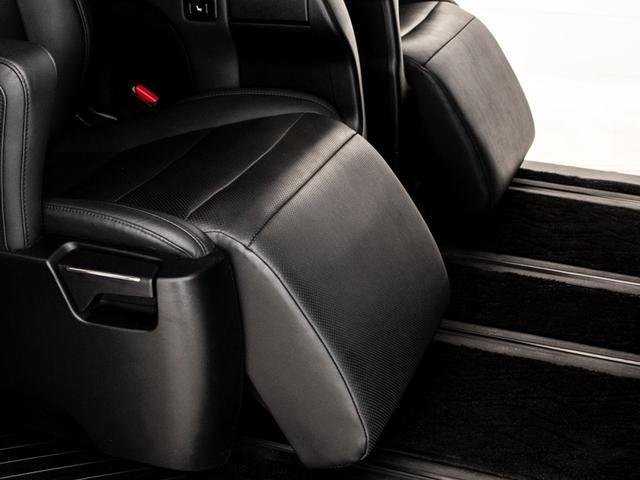 アルファード ２．５Ｓ　Ｃパッケージ　（禁煙車）（モデリスタエアロ）（トヨタセーフティセンス）（後席モニター）黒合皮エグゼクティブシート／ヒート＆エアシート／両側電動スライドドア／パワーバックドア／３眼ＬＥＤヘッドライト／バックカメラ／（37枚目）