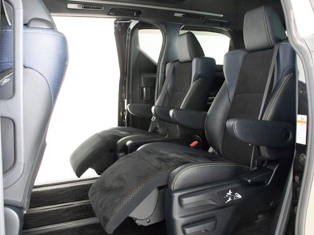ヴェルファイア ２．５Ｚ　Ａエディション　ゴールデンアイズ　（禁煙車）（サンルーフ）（純正９型ナビ）（後席モニター）前車追従レーダークルーズ／衝突被害軽減ブレーキ／踏み間違い防止装置／両側自動ドア／パワーバックドア／ＡＣ１００Ｖ電源／専用黒ハーフレザーシート／（28枚目）