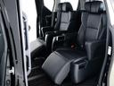 エグゼクティブシートパッケージではセカンドシートは個別シートになっています。左右に肘置きがあり、フィット感がとてもあり、車が左右に曲がるときでも身体が揺られることが少ないです。