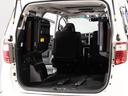 ラゲッジスペースも広々しています!サードシートの背もたれは跳ね上げ式となり、長尺物でも積み込みが楽々です。