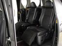 セカンドシートは７人乗りのキャプテンシートタイプとなっております！オットマンも装備してますので、足を伸ばしくつろぐ事が出来ます！