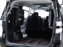 ラゲッジスペースも広々しています！サードシートの背もたれは跳ね上げ式となり、長尺物でも積み込みが楽々です。