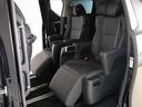 エグゼクティブシートパッケージではセカンドシートは個別シートになっています。左右に肘置きがあり、フィット感がとてもあり、車が左右に曲がるときでも身体が揺られることが少ないです。