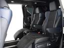 セカンドシートは7人乗りのキャプテンシートタイプとなっております!オットマンも装備してますので、足を伸ばしくつろぐ事が出来ます!