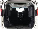 ラゲッジスペースも広々しています！サードシートの背もたれは跳ね上げ式となり、長尺物でも積み込みが楽々です。
