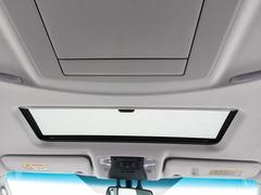稀少装備ツインサンルーフ搭載！！全国的にも数が少なく希少性の高い装備の一つです。フルオープンやチルトアップも可能！！ドライブをさらに快適にしてくれる装備の一つです！！ 4
