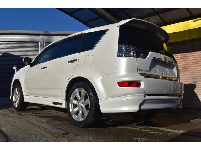 納車前には『陸運支局認証の提携工場』にて『豊富な国家資格を持つメカニック』により整備をせていただき、納車後も安心していただく為、全国対応の１年「無料保証」をお付けしております。