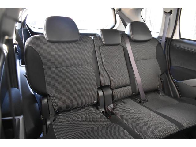 ３列シート７人乗りです！