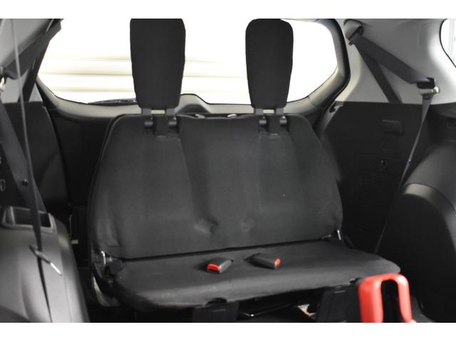 ３列シート７人乗りです！