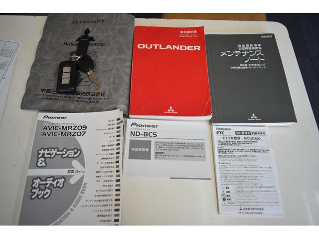 ワンオーナーで書類もバッチリ完備！スマートキーはカギを出さずにドアロックの開閉＆エンジンの始動ができます！