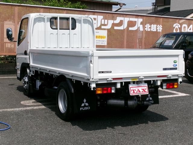 キャンター 　平ボディ　３方開　標準幅　ＳＴＤ　積載量２ｔ　５ｔ限定免許対応車　衝突被害軽減ブレーキ　バックカメラ　ＥＺＧＯ　サイドアシストガード　ＬＥＤライト　ＬＥＤフォグ　助手席側電格ミラー　キーフリーシステム（7枚目）