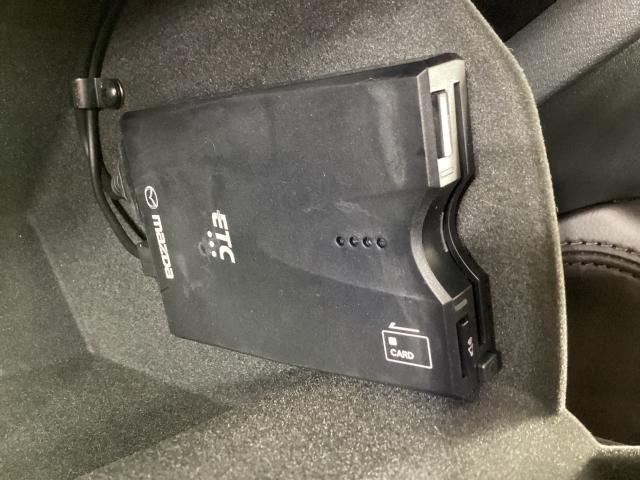 ＣＸ－５ ２．２　ＸＤ　エクスクルーシブ　モード　ディーゼルターボ　マツダコネクトナビ　ＥＴＣ　３６０度カメラ　１オーナー車　地デジ　レーンキープ　盗難防止装置　本革シート　Ｂｌｕｅｔｏｏｔｈ対応　キーレス　記録簿　ＬＥＤ　クリアランスソナー　ＵＳＢ　オートＬＥＤ（25枚目）