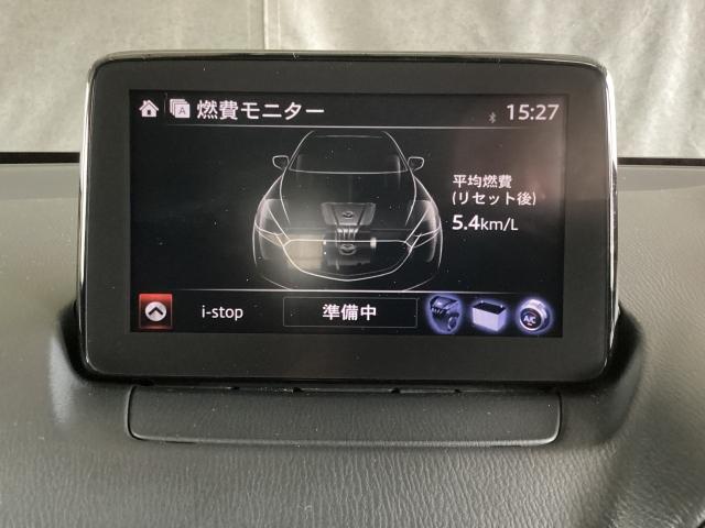 こちらのお車には先進安全装備が多数搭載されています。衝突被害を回避あるいは軽減するためのブレーキや、後方死角からの接近警報、車線逸脱を防止する警報装置など、詳しくはスタッフまでお尋ねください